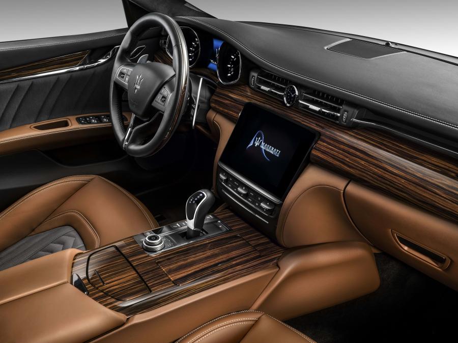 Интерьер Maserati Quattroporte S Q4 GranLusso 2016 года  (фото 16 из 19)